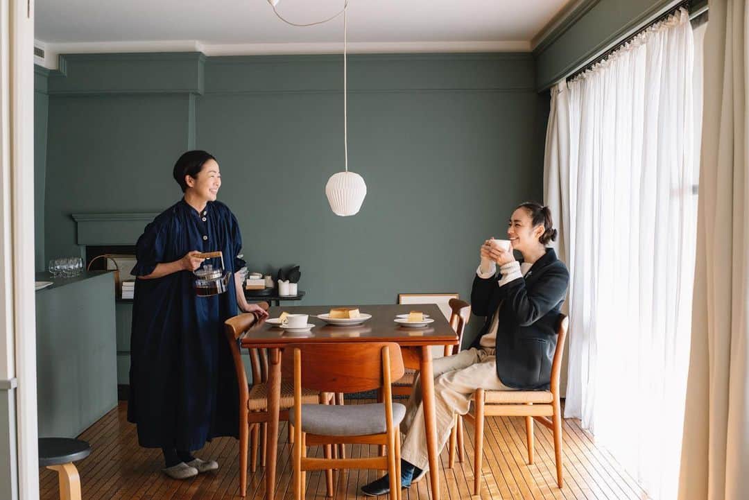 花盛友里のインスタグラム：「大好きなまさこさんと、だいすきなれなさんが2人揃うとまじ最高。。 はぁー素敵すぎる、全てが！！ と、なった日。 Shooting for @magazinelee」