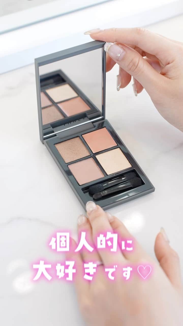 のインスタグラム：「イエベさん。ズボラさん。 そんな方々にお勧めしたい、春のアイシャドウ🌸  イエベ春さんはドンピシャなカラーリングですが イエベ秋の私にも、2ndイエベさんにも使いやすい万能カラー✨  @threecosmetics のアイシャドウは とても上品な艶感で、ナチュラルメイクをワンランク上げてくれる質感でお気に入り✨  大人になると メイクのTPOも出てきます。  派手に見えず、オシャレ感は出したい。 そんな方にぜひ使ってもらいたい🫶  何より…クリームシャドウがピタッと密着させてくれるのでヨレづらくて最高です😉  失敗知らずな質感なので、忙しい朝にも登場してます😉  #春コスメ #イエベ春 #イエベ #時短メイク #モテメイク #パーソナルカラー診断 #メイク #メイク動画」