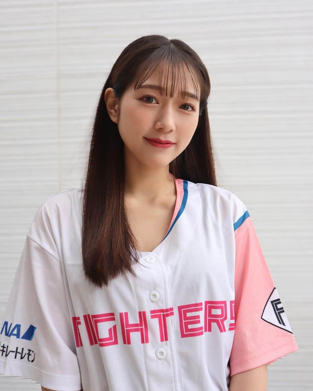 谷本安美のインスタグラム：「* 本日2月17日より 日刊スポーツ 北海道版にて 『#love fighters』の週替わりコラム連載担当します！ 新聞とWebにて見れるのでぜひ チェックお願いします💙🤍💙 ⁡ ⁡ ⁡ #日刊スポーツ #北海道 #北海道日本ハムファイターズ #ファイターズ #日ハム #lovefighters #photo #photoshot #写真 #idol #ハロプロ#つばきファクトリー #谷本安美 ⁡」