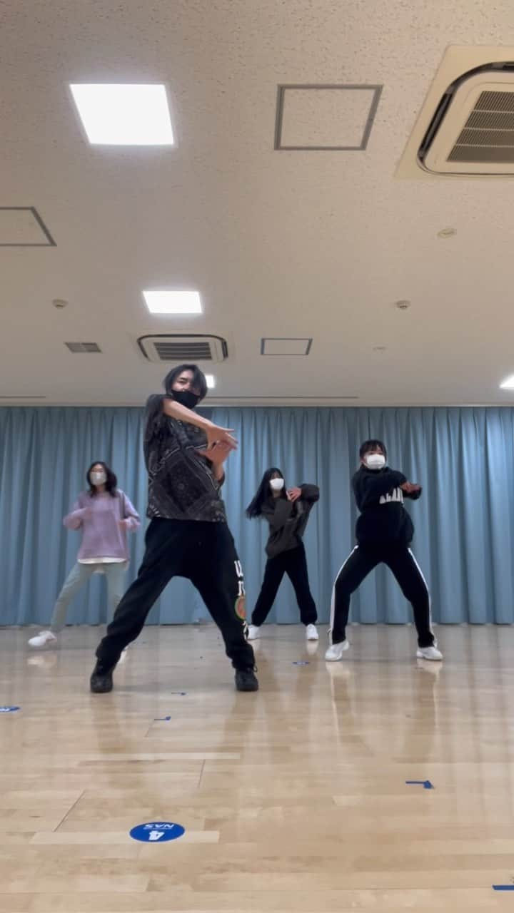 細川優のインスタグラム：「Sugar Rush Ride / @txt_bighit   choreo by @yuhosokawa   #sugarrushride  #srr #tommorowxtogether  #txt #dance  #hiphop #kpop #randb #lesson #ダンス #ヒップホップ #ダンスレッスン #choreograph #avexdancemaster #吉本興業 #振付 #yu #細川優」