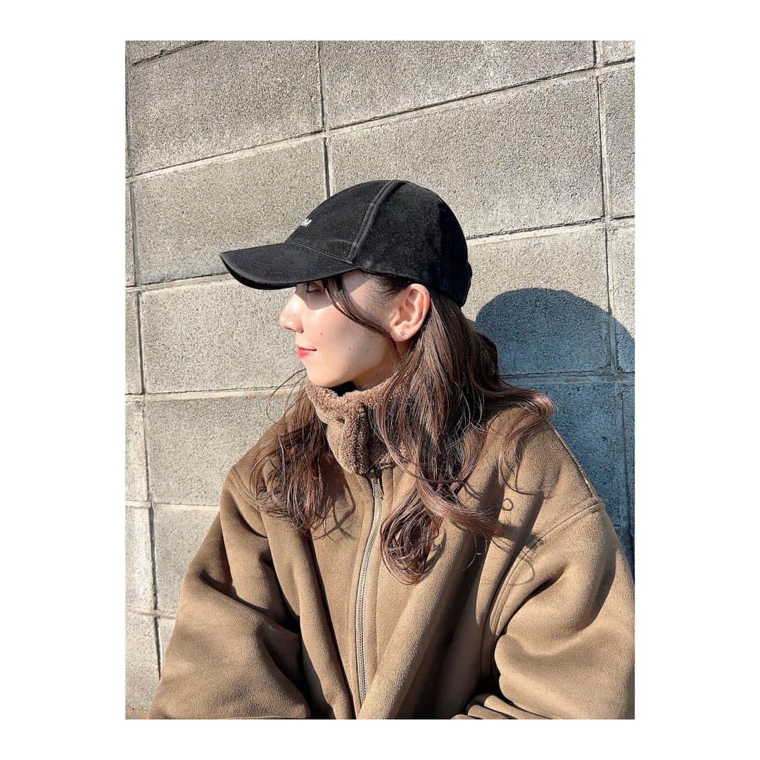 小西杏優のインスタグラム：「今日はポカポカだったね☀️   #キャップコーデ  #冬コーデ  #コート」