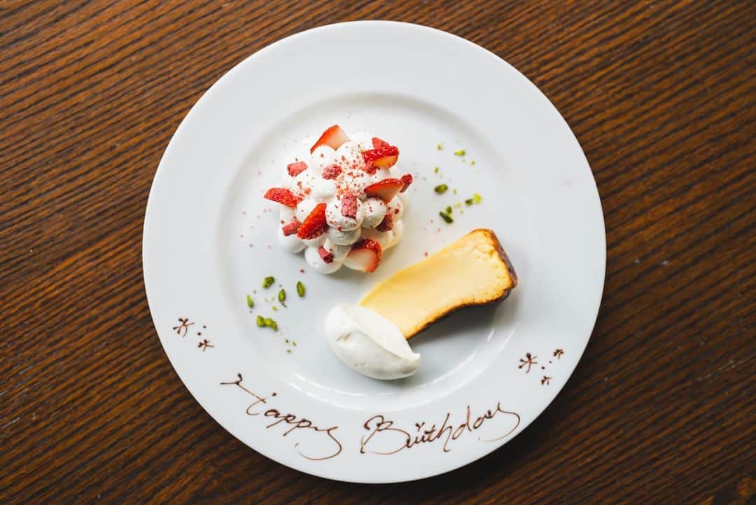 FORTUNE GARDEN KYOTOのインスタグラム：「⁡ 【Message plate】 ⁡ その日のパティシエおすすめのデザートを 盛り合わせたデザートプレートをご用意しております ⁡ 是非、お誕生日やご記念日に是非ご利用ください ⁡ ※デザートの指定はお受け致しかねます ⁡ #フォーチュンガーデン京都 #pdsのある人生 #おもてなしが好きだから #そうだ京都行こう」