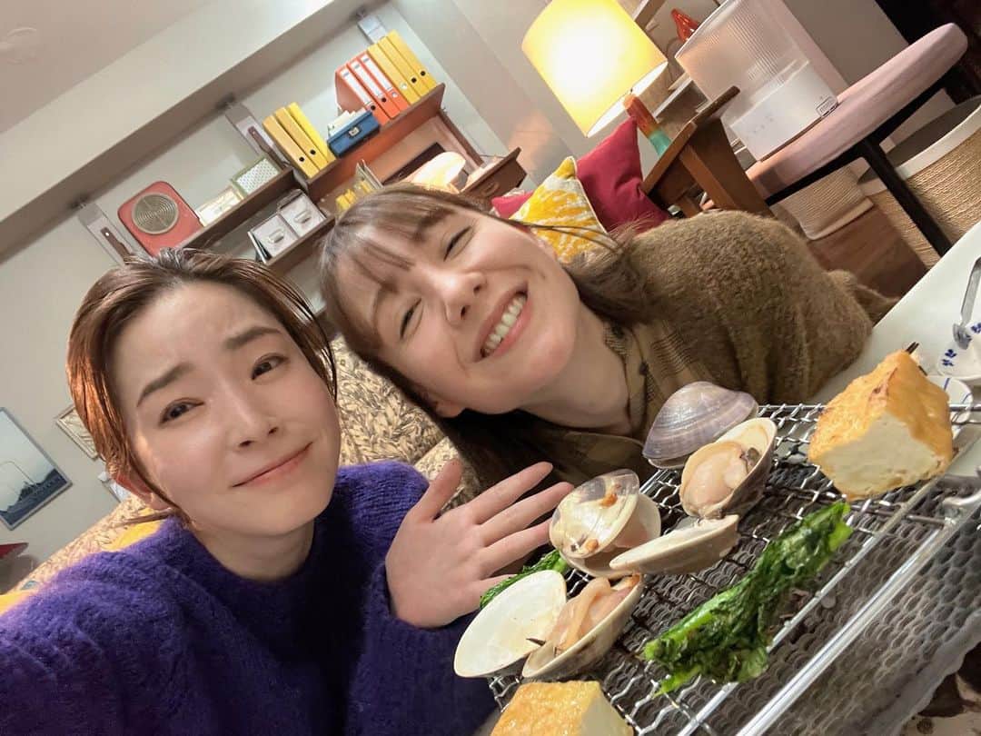トリンドル玲奈のインスタグラム：「「今夜すきやきだよ」  今夜は7話「ふわふわのおにぎり」の放送です🍙  ぜひご覧ください🐈‍⬛  #今夜すきやきだよ」