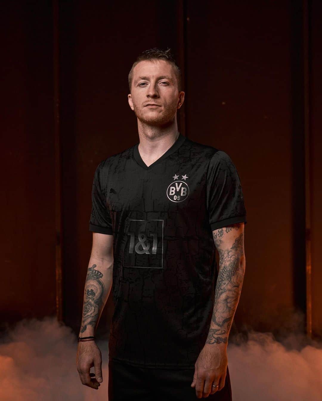 のインスタグラム：「ALL BLACK. ALL DORTMUND 🖤  The @pumafootball x @blackyellow special kit. Worn this weekend on the pitch, available tomorrow on PUMA.com」