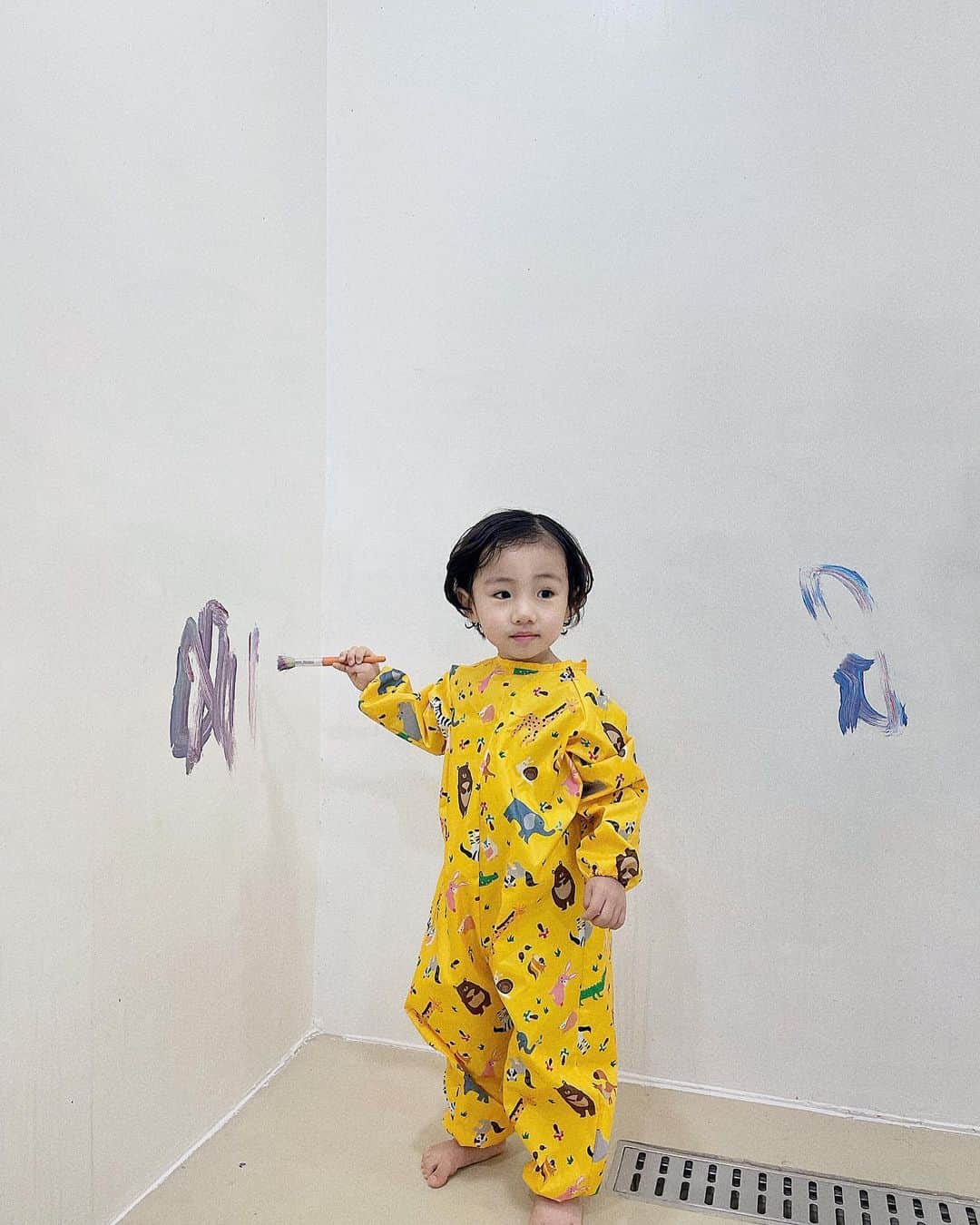 キム・ヒナのインスタグラム：「미술수업 너무 좋아하는아들👨🏻‍🎨💛」