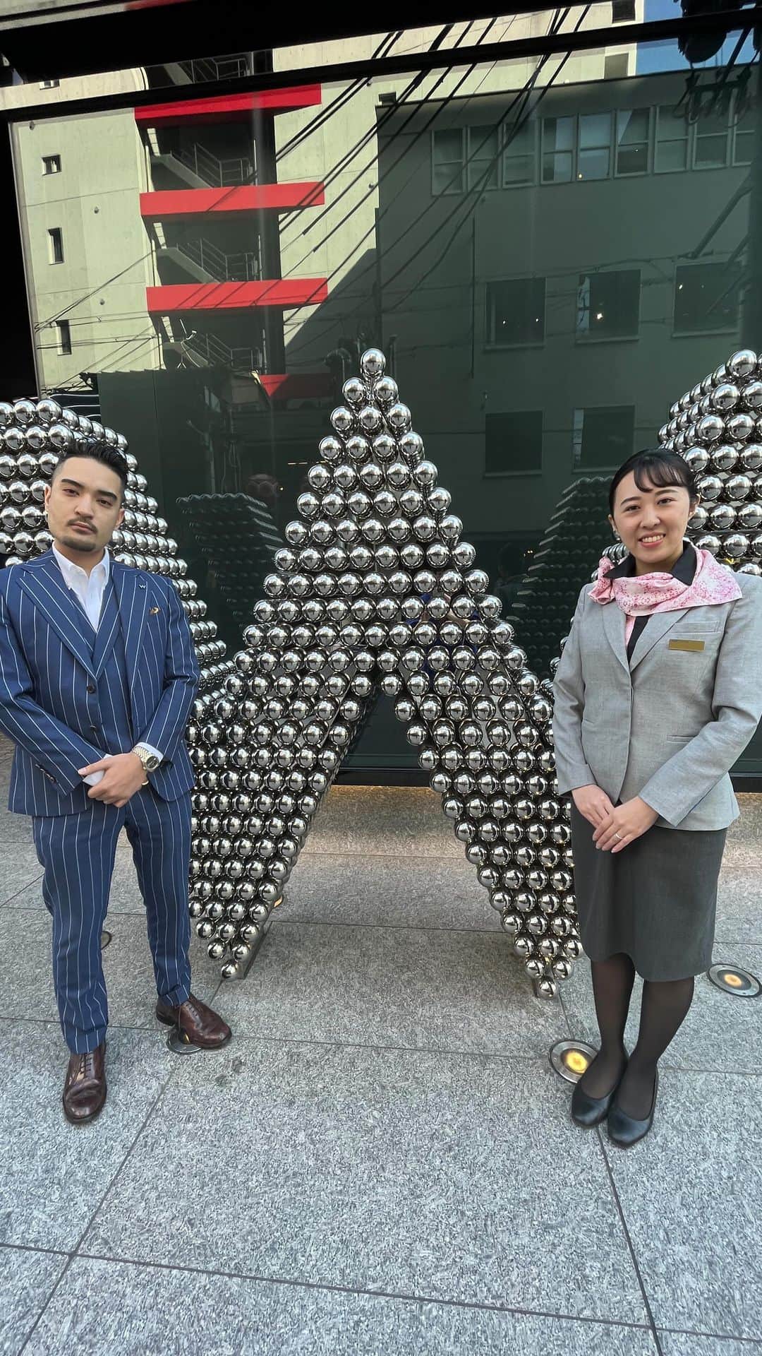 ANAのインスタグラム：「W大阪インスタライブ♪ 日本初のWホテル、W大阪のラグジュアリー・ライフスタイルをご覧ください！ @wosakahotel   【インスタライブ特別プラン】 コージールーム（低層階）を 1 日 5 部屋限定でワンダフルルーム（高層階）へ アップグレード 予約対象期間：2/17～3/10 出発対象期間：2/18～4/30 ※ANAトラベラーズよりご予約の方限定  宿泊：https://ana.ms/3YxJtFI 航空券付：https://ana.ms/3E9FAi9  #allnipponairways #ana  #japantrip #trip #ca #客室乗務員 #cabinattendant #Wosaka #whotels #W大阪 #hotel #ホテル #osaka #大阪 #心斎橋 #大阪旅行 #旅行 #春休み旅行 #旅 #visit #travel #trip」