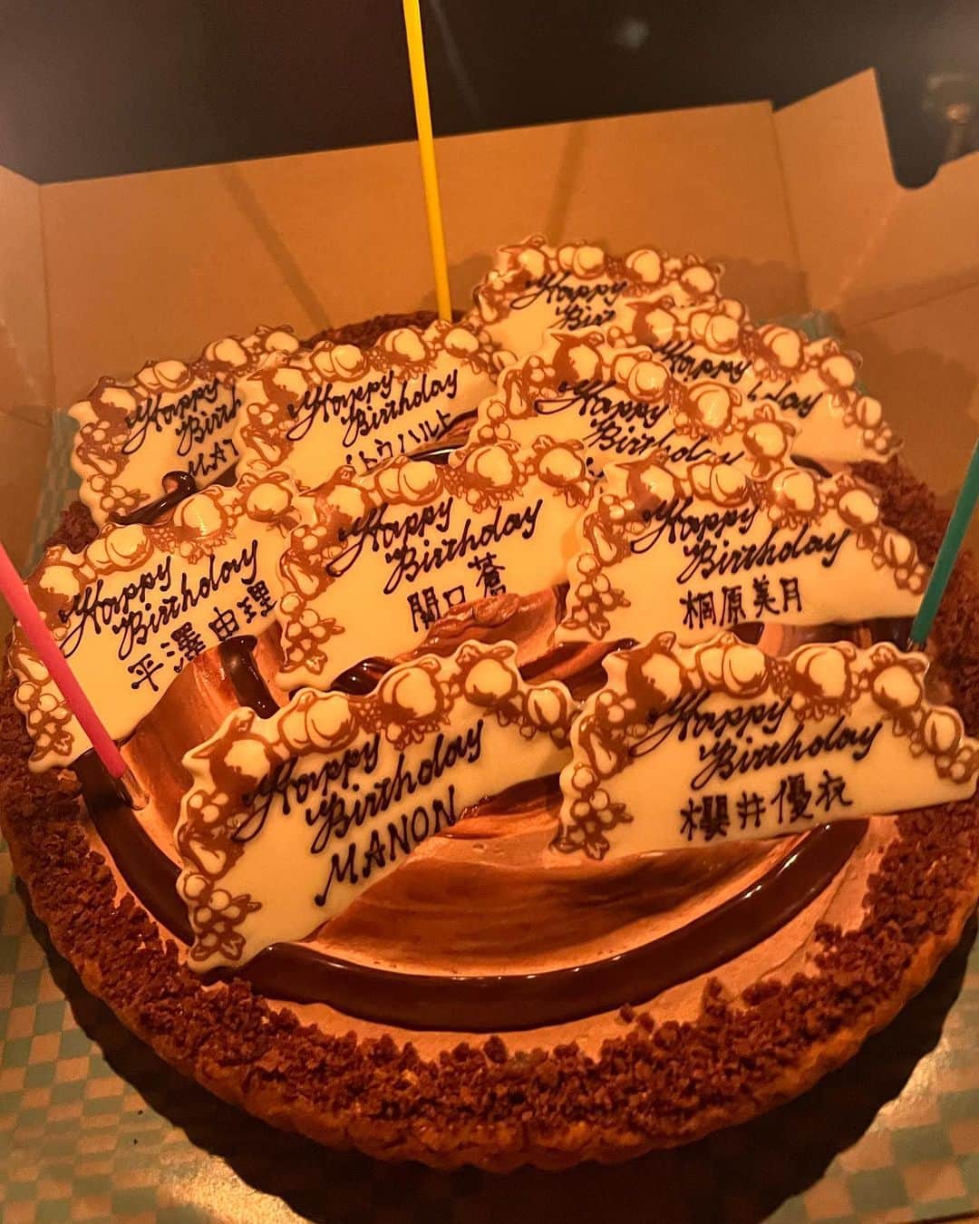 AO のインスタグラム：「事務所の誕生日会🎂 1.2月生まれでお祝いしていただきました✨😭 普段ゆっくりお話しできない事務所の方々ともお話しできてうれしかった〜 #asobisystem1#誕生日会」