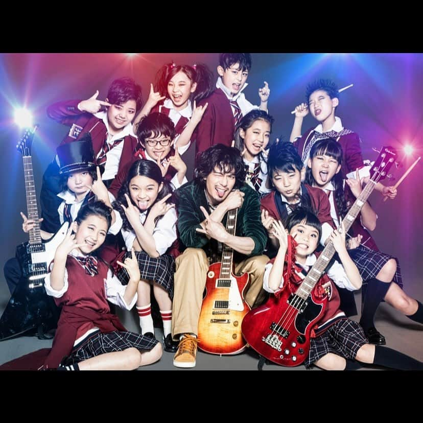 ダンドイ舞莉花さんのインスタグラム写真 - (ダンドイ舞莉花Instagram)「ビジュアル解禁！！！！！🎸  ミュージカル「スクール・オブ・ロック」  このお気に入りの写真をまた皆様にお届けできて嬉しい😆  今回は公演もお届けしたい！🙏 絶対に！！！  2020年キャストの子どもたちの悔しい思いを胸に、日々挑みたいです。  再びオーディションで決まった子供キャストも発表になりました！！ 子どもたちがこの夏をアツくしてくれるぞー！  東京公演のキャストスケジュールが決まりましたので、チェックして、是非是非、予定空けといてくださいねー！！🙌🏻  そして大阪公演の日程も決まりました😉 大阪公演の詳細はまた後日発表になります🙏  東京公演 東京建物ブリリアホール 2023年8月17日(木)〜9月18日(月・祝)  大阪公演 新歌舞伎座 2023年9月23日(土・祝)〜10月1日(日)  チケットご予約についてはこちらへメールを 👇🏻 marika.ticket@gmail.com  My profile pic for SCHOOL OF ROCK: The Musical!!!!😎  Tokyo shows will be held at… Brillia Hall in Ikebukuro Thursday, August 17 - Monday, September 18, 2023  Osaka shows at… Shin Kabuki-za Theater Saturday, September 23 - Sunday, October 1, 2023  Please let me know if you’re interested in tickets!!🎫  DM or Email👇🏻 marika.ticket@gmail.com  #schoolofrock #musicaltheatre #musical #theatre #スクールオブロック #ミュージカル #tokyo #japan #singer #performer #rock #fun」2月17日 13時59分 - mdandoy18