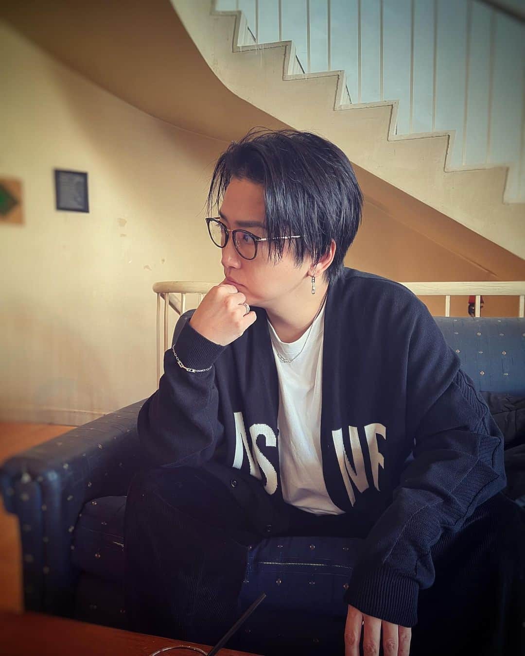 のインスタグラム：「本日最終日になりました！ @nsnf_official のカーデと合わせてみたよ！ たくさん反響嬉しいです、いつもありがとう！ 23:59までです！👍👍👍👍  https://www.sid-aki.shop/velvet-lounge-5th-product/  #明希 #sid #AKi #accessory」