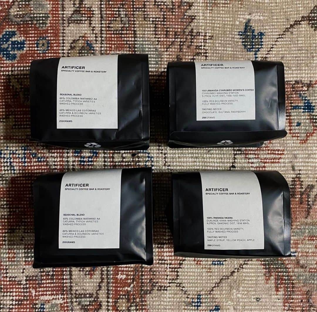 のインスタグラム：「個人スポンサーをしていただいてる　@artificercoffee にも行ってきました。 ここは最高にローカルの人にも愛されてるお店です。 味も最高ですしスタッフのみんなの雰囲気が最高な店です。 本当によく行ってたので街中で２.3回ほどオーストラリア人にあなたアーティフィサーで見た事あるって言われた事あります。笑 コーヒーまで、いただき @shojison いつもありがとうございます。  シドニーに行く際にはみなさんぜひ。  #シドニー #sydney  #australia  #オーストラリア #coffee  #cafe」