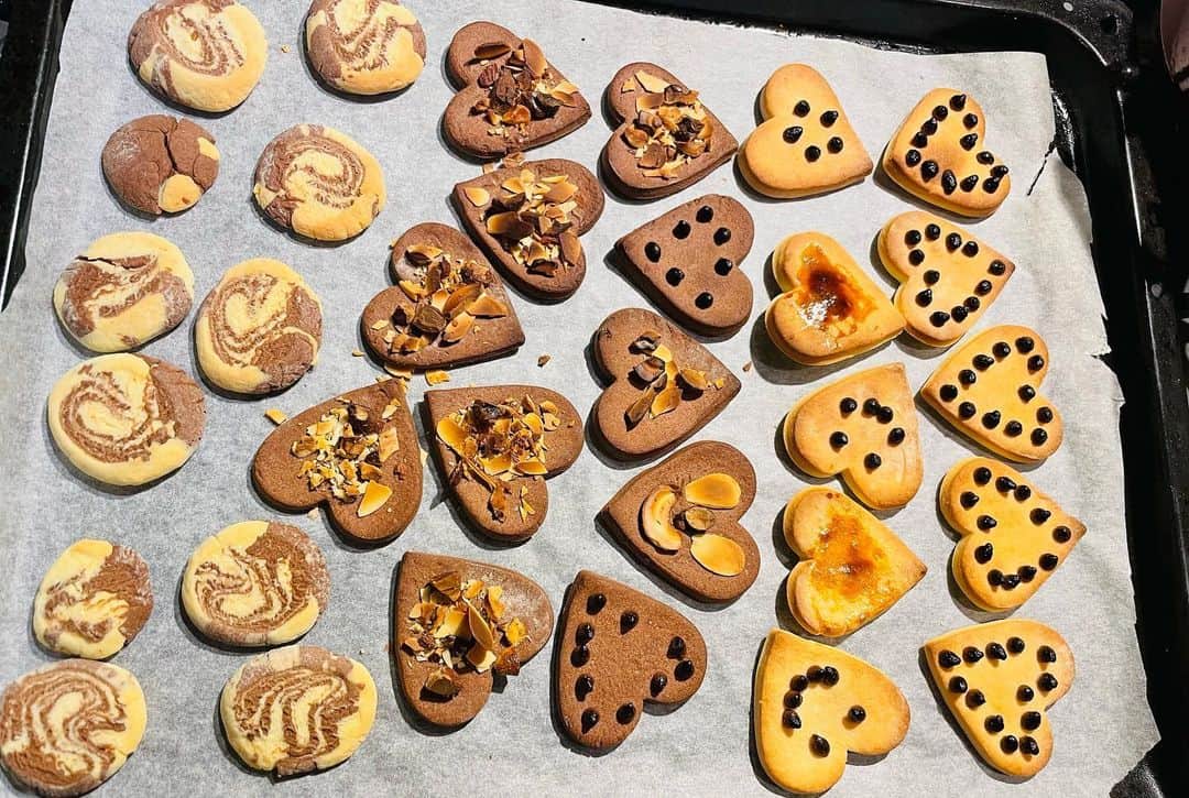 Beverlyさんのインスタグラム写真 - (BeverlyInstagram)「The one where I tried baking 🍪🧑‍🍳😁」2月17日 15時01分 - beverly_official_