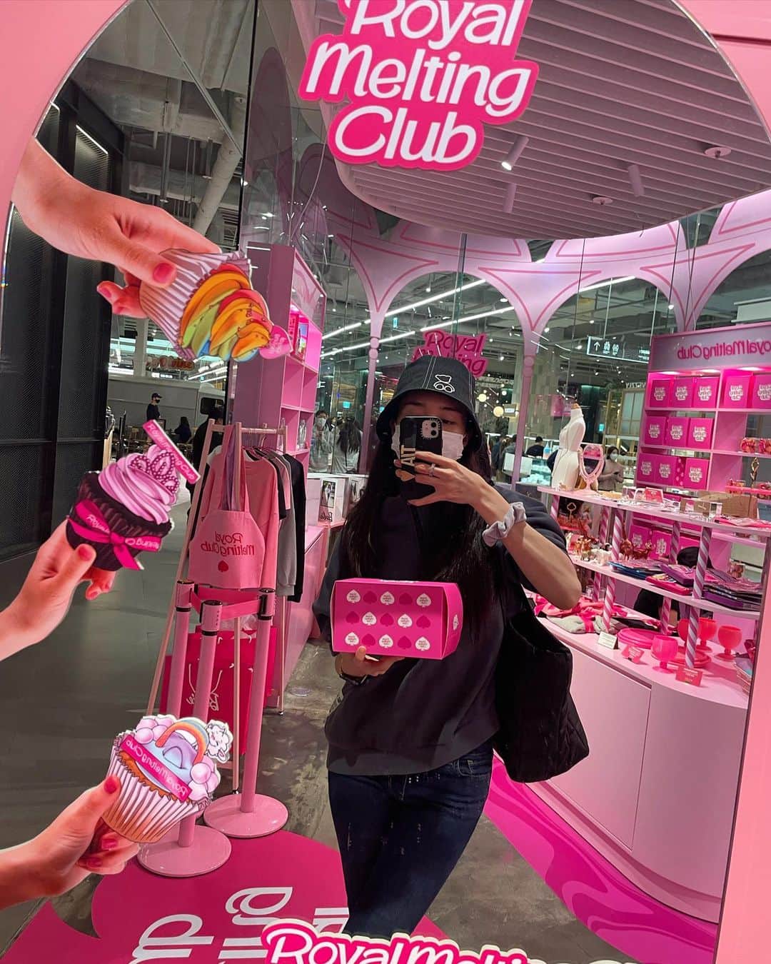 ティア のインスタグラム：「Pink + Cupcakes = 💖👑」