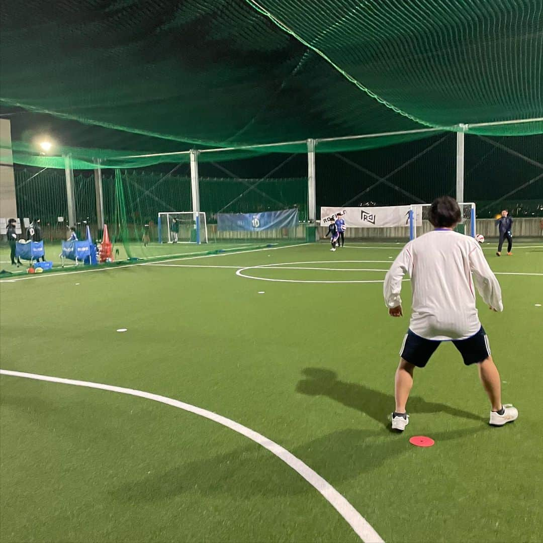 森下俊さんのインスタグラム写真 - (森下俊Instagram)「. 🟦大人のサッカースクール🟥 ⚽️CVRIG SOCCER SCHOOL ITAMI⚽️  ■2月18日(土) 19:00〜20:30 伊丹スポーツセンター  2月、無料開催しております‼️ 2月18日はゲーム中心の内容になっています‼️  【キャンペーン内容】  ■2月スクール入会費、月会費無料！！  ■お友達を2人以上ご紹介で3月の入会金無料！！  ■2月18日（土）　19:00~20:30  　伊丹スポーツセンター  【連絡方法】  ・Instagram DM  ・CVRIG SOCCER SCHOOL LINE  ・Gmail  cvrigss@gmail.com  ・TEL 090-6095-1826  是非お問い合わせください‼️  #cvrig  #カバリグ  #サッカー  #サッカースクール  #京都  #京都市  #伏見 #兵庫県 #伊丹市 #尼崎市 #cvrigsoccerschool  #小学生 #大人 #大人のサッカースクール #無料体験  #無料体験募集中　　 #無料体験受付中　 #基礎 #基礎の大切さ #基礎のアップグレード #キャンペーン #キャンペーン期間 #キャンペーン実施中」2月17日 15時47分 - 3shunmorishita5