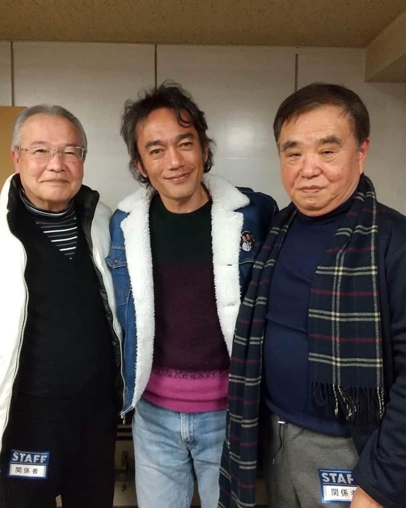 高橋和也のインスタグラム：「「ロックよ静かに流れよ」のプロデューサー増田久雄氏(右端)とミネさの父親役を演じてくださった酒井和彦氏(左端)と共に😉映画「たった一度の歌」公開5周年記念上映会のイベント会場楽屋にて。」