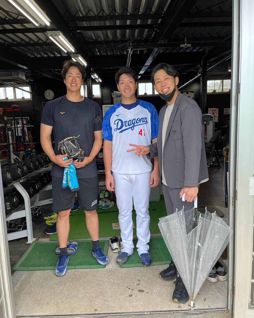 藤井淳志のインスタグラム：「キャンプレポート③ 怪我からの復活を期待してるぞ〜😁 みんなリハビリ中に鍛えて身体がデカくなってるわ😳 ジャガが一番ゴツくなったって言ったら喜んでたな🤣 #藤井淳志#中日ドラゴンズ#沖縄キャンプ#読谷#梅津晃大#勝野昌慶#石橋康太#怪我の功名で大化けする選手もいるし期待しております」
