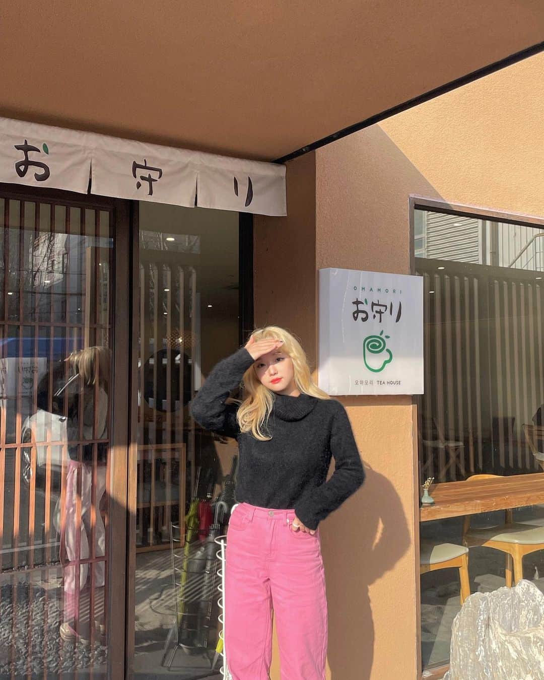 キム・イェウォン のインスタグラム：「오마오마 모리 🕊️🍵」