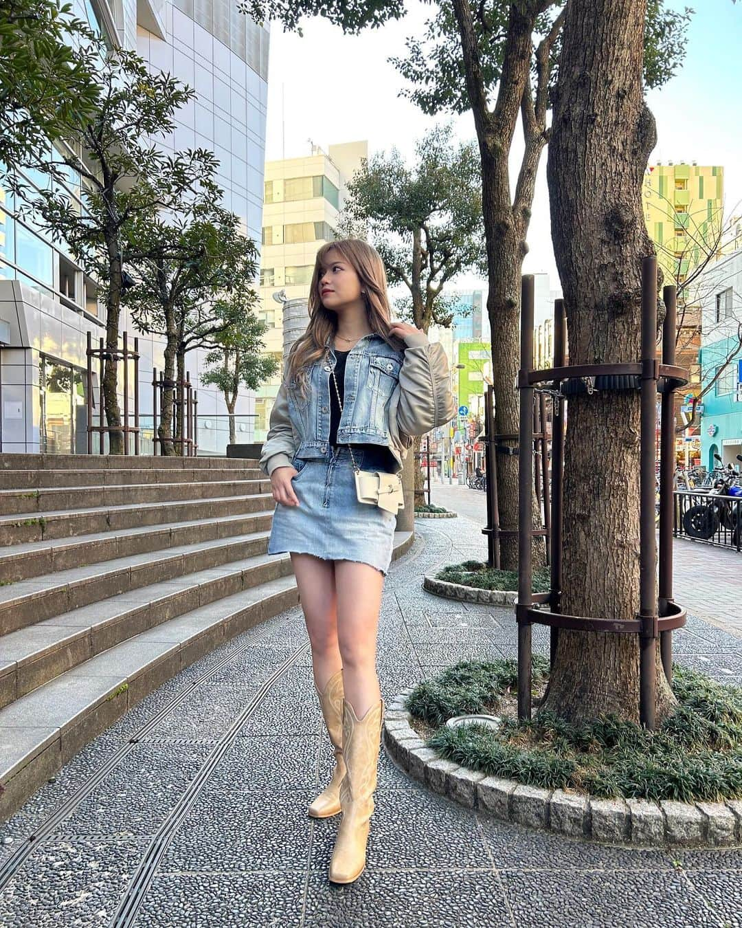 西川樹里のインスタグラム：「だんだんあったかくなってきたね🫶🏻  #ootd #instalike #denim #gyda #spiralgirl #blondey」