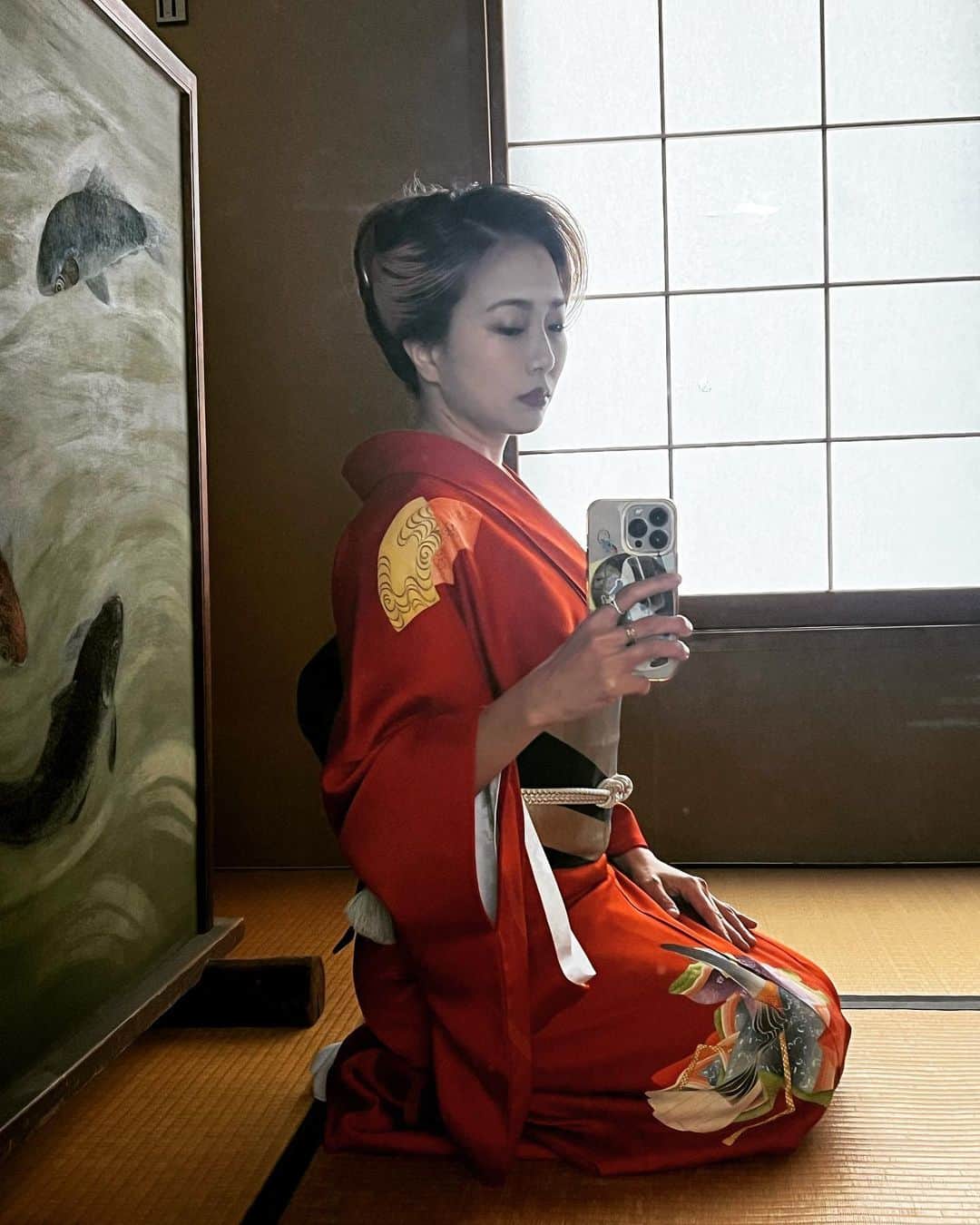 エリイ さんのインスタグラム写真 - (エリイ Instagram)「新宿歌舞伎町能舞台 @shinjuku_noh にて。 和髪とお着物は @backstage_az で着付け。 歌舞伎町‼︎‼︎‼︎」2月17日 17時45分 - elliechimpom