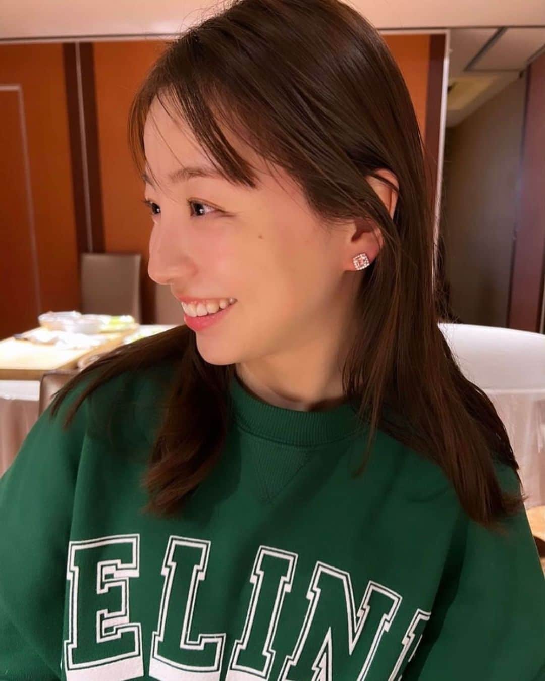 青山あみのインスタグラム：「今年は、身体もそうだけど お肌のメンテも頑張っていこうと決めた💎  @sbeautyclinic にて エイン＋ハイドラフェイシャル　で 毛穴の汚れや角質を取ってもらい ニキビ跡が気になるので、 レブライト　のコースを✨  丁寧で、スピーディーでとても 居心地のいいクリニック♡  #エスビューティークリニック #アンチエイジング」
