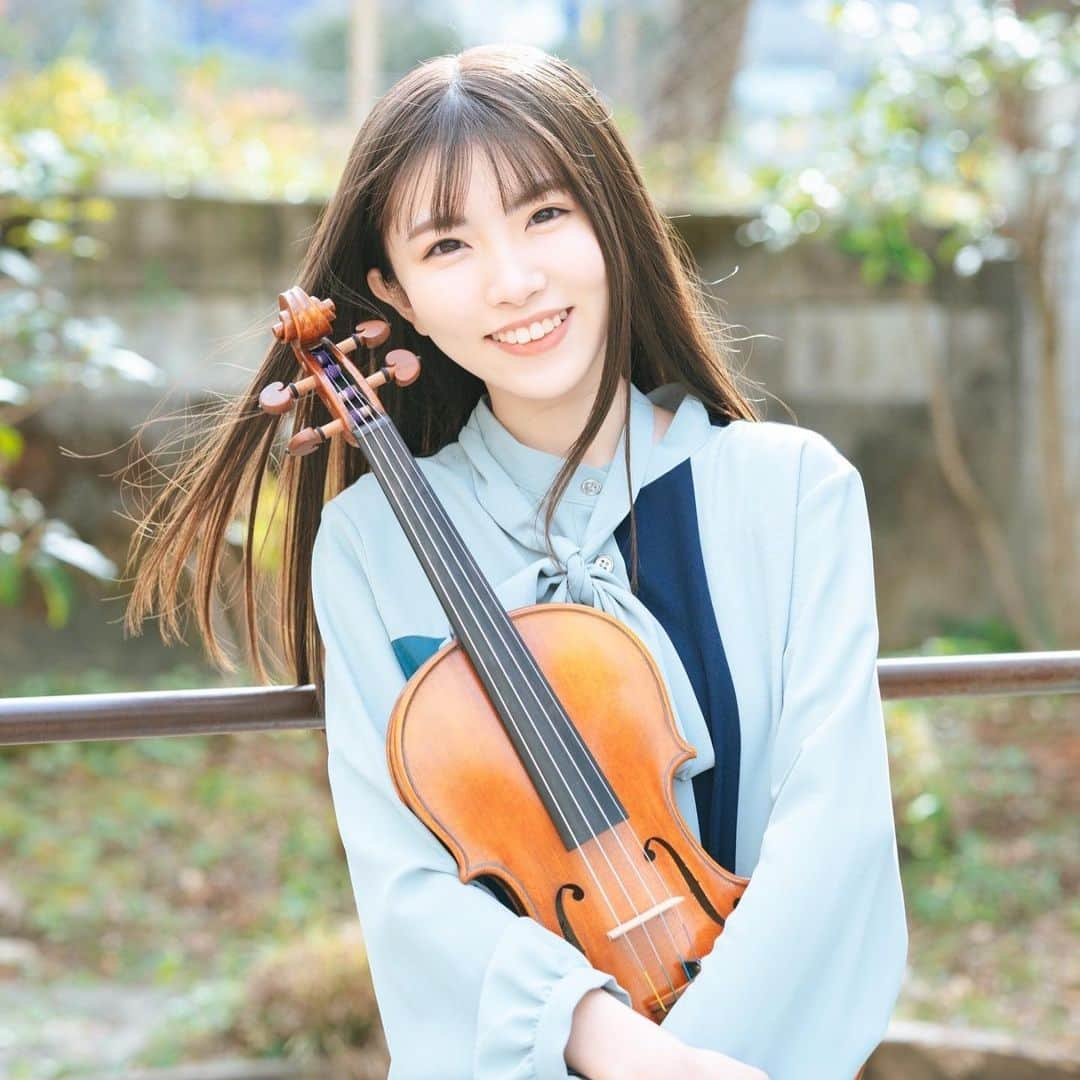 百合香（yurika）のインスタグラム：「#美少女スクランブル さんにインタビューしていただきました🎻  過去から現在まで色々なお話をさせて頂きました！ 素敵なお写真も載っているのでぜひ読んでみてください📸  https://scrambleweb.jp/article/79344  #SCRAMBLE #百合香」