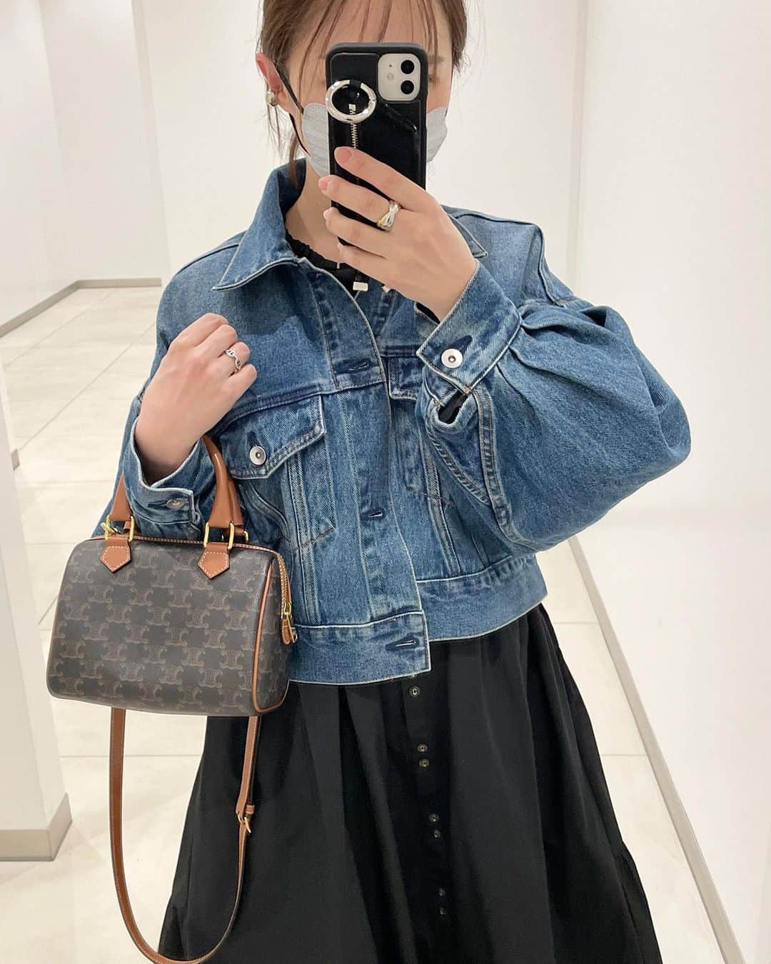 ryokoのインスタグラム：「@elendeek VOLUME SLEEVE DENIM JK🌼 流行りのショート丈！ボリュームスリーブが可愛い🤍 春が待ち遠しくなる🌷 ． ． denim jk @elendeek_snap #elendeek op #machatt & #reedit knit #uniqlo shoes #newbalance & #lagunamoon bag #celine & #zara ． ． ． ． #elendeek_snap #エレンディーク #セリーヌ #ニューバランス #ユニクロ #シンプルコーデ #春コーデ #低身長コーデ #149cm #アラフォーコーデ #デニムコーデ #ママコーデ #denimjacket #denim」
