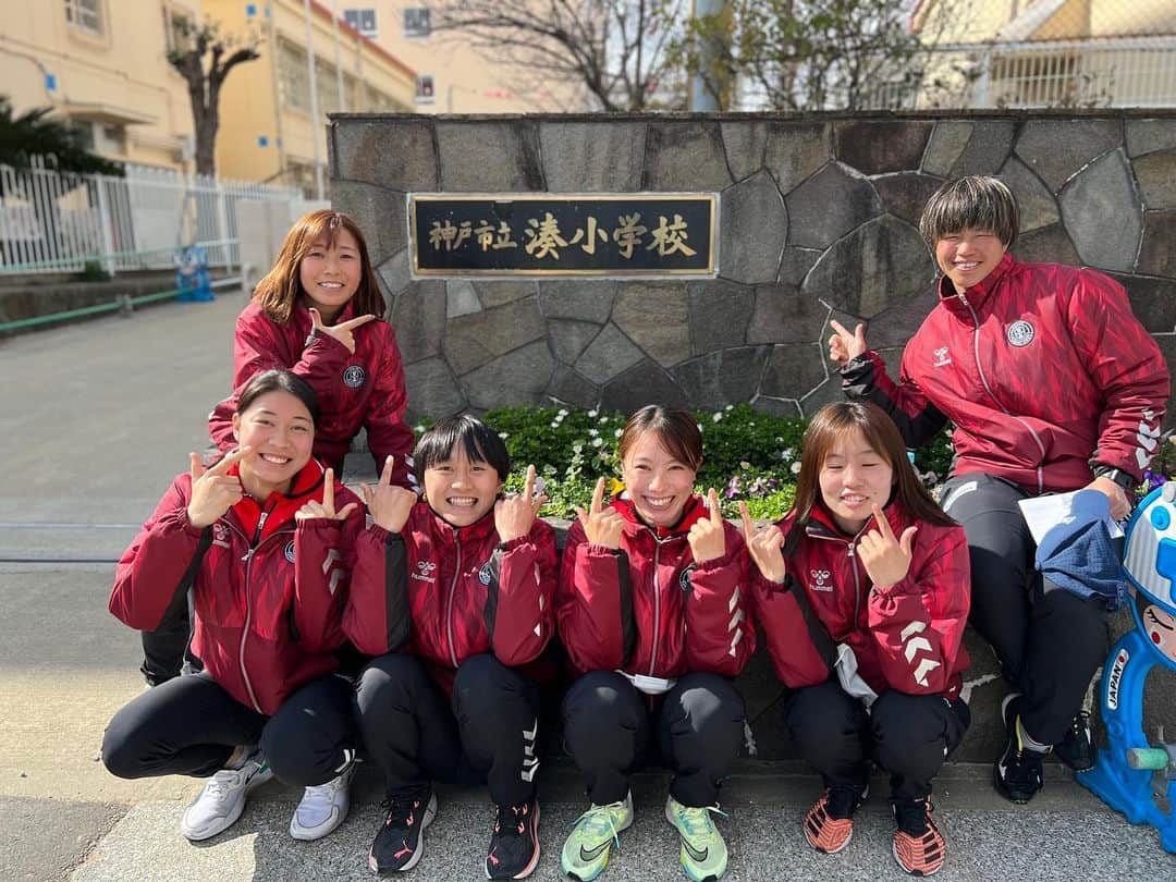 武仲麗依のインスタグラム：「2023.02.15🏫絆の授業  湊小学校へ学校訪問してきました!! めちゃくちゃ良い子たちばっかりで 楽しくサッカー⚽️と授業ができました😊 先生もわかりやすく説明してくださったり 私たちがやりやすいようにして下さり ありがとうございました🙇‍♀️  また20日の絆の授業 楽しみたいと思います☺️  @a__haruna__1204  写真📷撮るときは起きましょう😂」