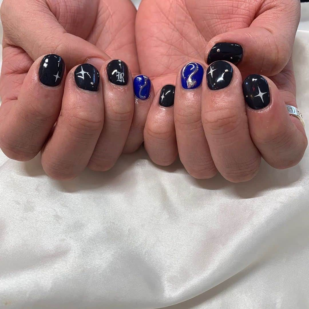 りんたろーさんのインスタグラム写真 - (りんたろーInstagram)「Newnail💅  お仕事忙しくて最近全然出来てなかったから久々ネイルで テンションアップ😜✨  #メンズネイル　#ネイルデザイン人気 #ジェルネイル  @naileye.pasha  THX💓 @tendencejapan」2月17日 19時30分 - rin_the_sky