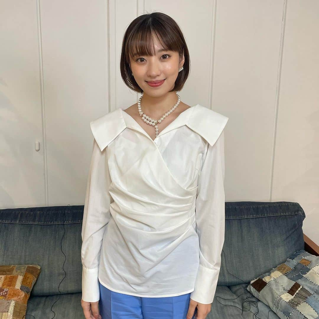 椿ここのインスタグラム：「情報解禁になったのでアップします〜✨  3月4日土曜日25時〜25時半からサンテレビさん放送の「家、買いませんか？」に毎週出演させて頂きます✨  今回はなーんとMCをさせて頂きました🤭 お笑い芸人の我が家の杉山さんと谷田部さんとワイワイ楽しく収録させて頂いたので是非みてください😆  お衣装はL'ECRINさんです✨ いつもご協力頂きありがとうございます❤️」