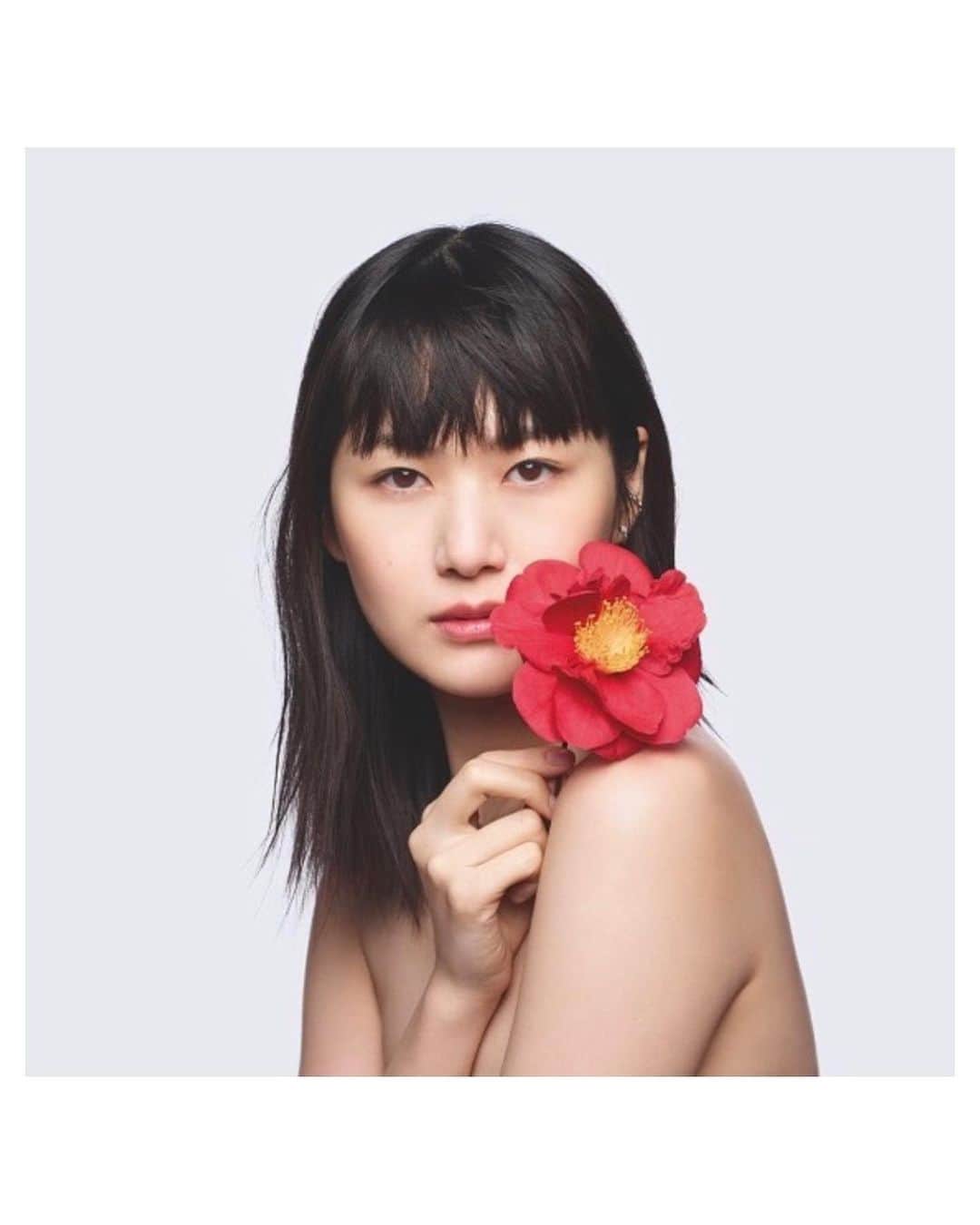 新井貴子のインスタグラム：「🤍  @chanel.beauty」