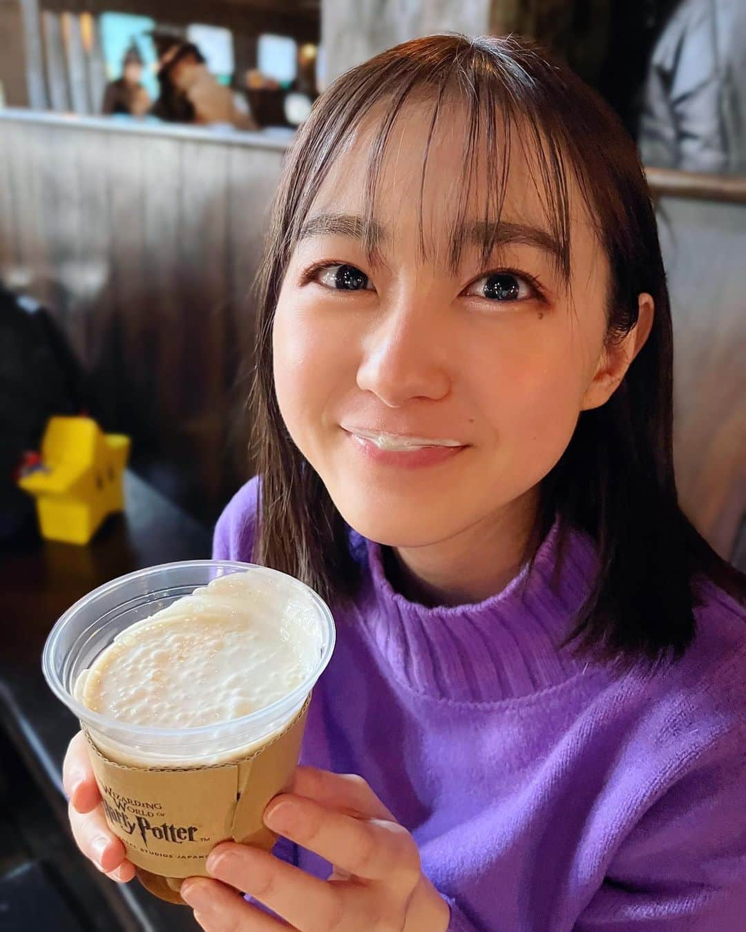 若林有子さんのインスタグラム写真 - (若林有子Instagram)「年末年始に帰省したタイミングでUSJへ🌎  バタービールはホットが好き！🍺 髭チャレンジは失敗でした…  #久しぶりのユニバ #学生時代は年パスもってました #寒いと店の中にいがち  #USJ #ユニバ #バタービール #ハリーポッター #ハリポタ #若林有子 #アナウンサー」2月17日 20時11分 - wakabayashiyuko_