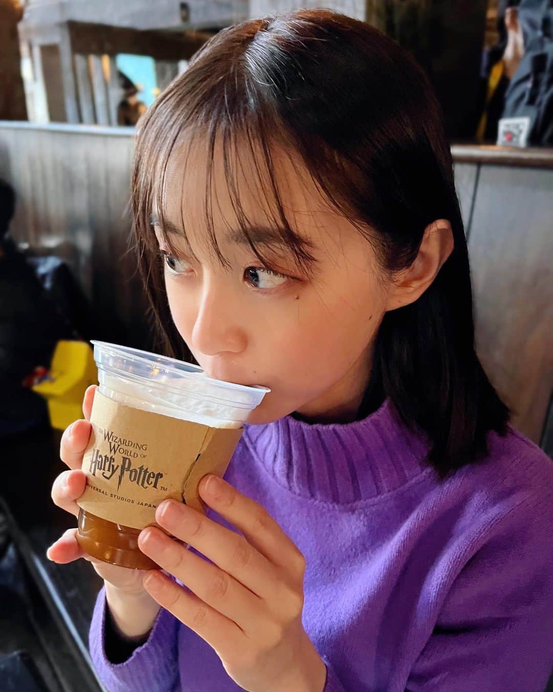 若林有子さんのインスタグラム写真 - (若林有子Instagram)「年末年始に帰省したタイミングでUSJへ🌎  バタービールはホットが好き！🍺 髭チャレンジは失敗でした…  #久しぶりのユニバ #学生時代は年パスもってました #寒いと店の中にいがち  #USJ #ユニバ #バタービール #ハリーポッター #ハリポタ #若林有子 #アナウンサー」2月17日 20時11分 - wakabayashiyuko_