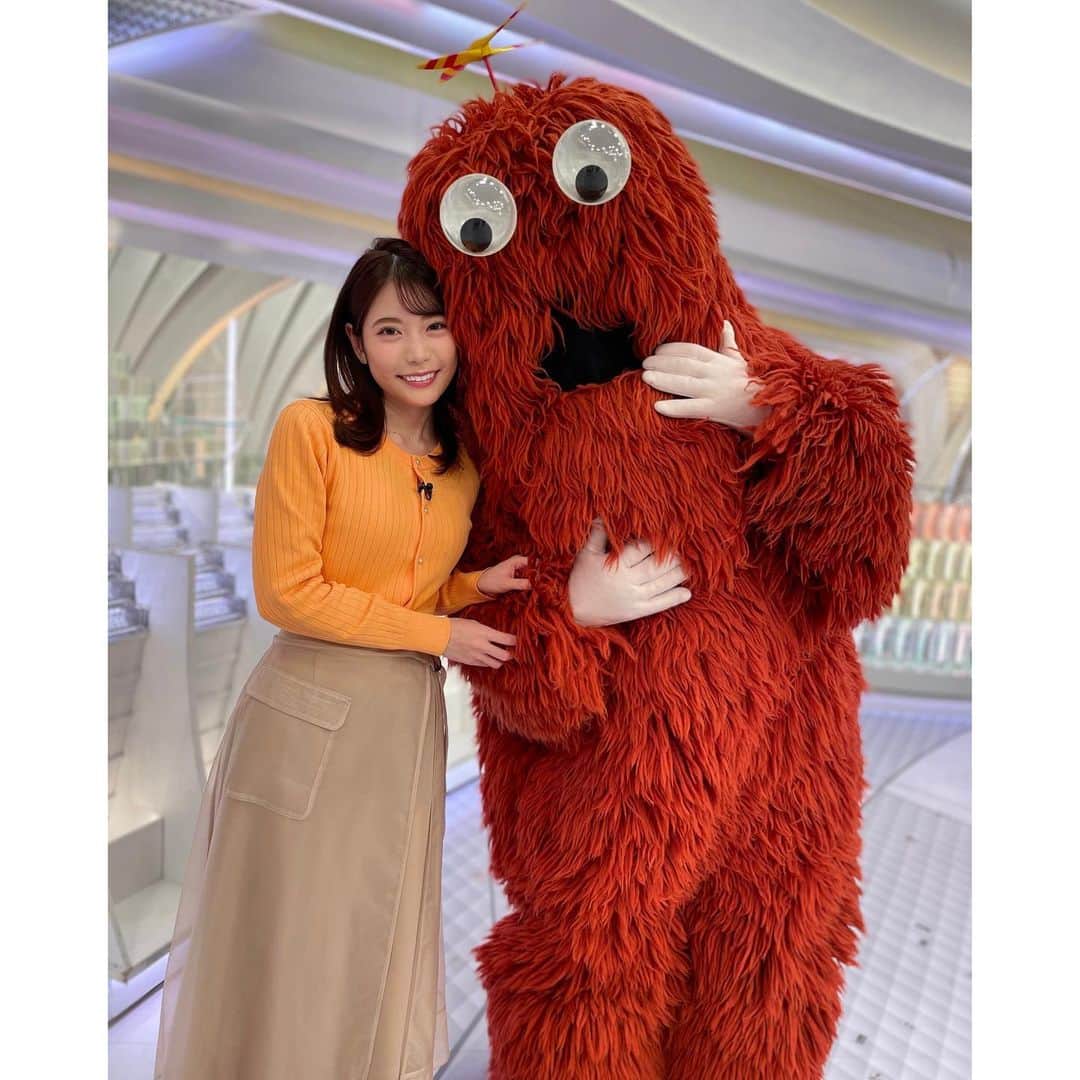竹俣紅のインスタグラム：「🌹 今週もありがとうございました！ ⁡ 今週は、ガチャピンが南極取材に行ったため、 「ソラよみ」にはムックが来てくれました☀️ ⁡ ⁡ 2枚目: どんなポーズにしようか考えてくれるムック 指ハートや顔ハートなど、 いろいろ提案してくれてありがとう💓 ⁡ 3枚目(動画): ムックのスゴ技！！ なんでもできるんだね！ ⁡ 4枚目: ムックとのお別れ かわいい❤️ とっても仲良くなれました☺️ ⁡ 5枚目: おかえり💚ガチャピン おなかをなでなで ⁡ 6枚目(動画): きょうお披露目した 「食べヨミ」ポーズ ガチャピンが考えてくれました！ みなさんも覚えてくださいね👋 ⁡ ⁡ それでは、良い週末をお過ごしください。 ⁡ #イット #ソラよみ #ムック #ガチャピン」