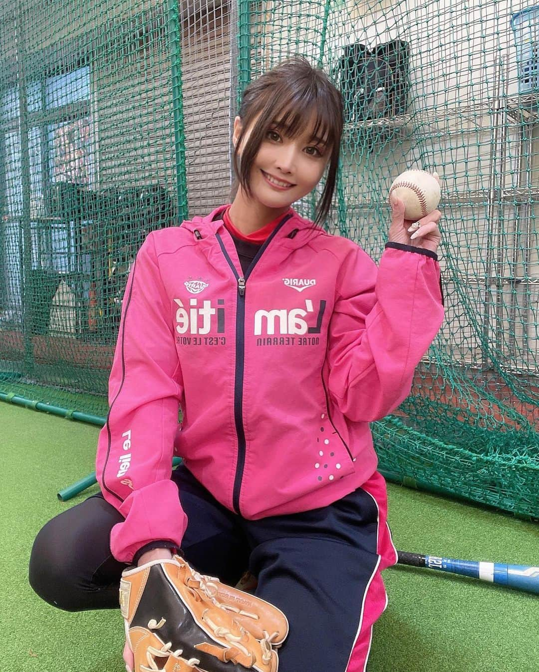 赤羽ももさんのインスタグラム写真 - (赤羽ももInstagram)「おい！ヲタク！野球しようぜ⚾️   #野球女子  #野球  #ソフトボール  #baseball  #softball」2月17日 23時19分 - momoakabane