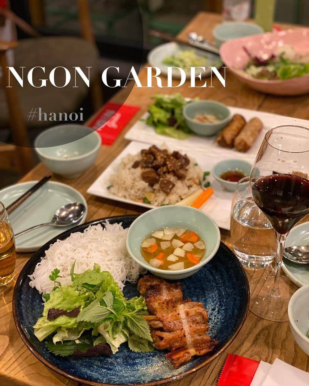 菊原梨華のインスタグラム：「・ ・ /  NGON GARDEN  📍70 P. Nguyễn Du, Trần Hưng Đạo, Hai Bà Trưng, Hà Nội, ベトナム  \   ベトナム料理の美味しい大好きなお店✨  ここは何頼んでも本当に美味しくて テラス席はいつもライト煌びやかで雰囲気も◎🤍  私はここのチェーが本気で大好きで２つも食べました🥹  他のとか全然違うの、、もっちもちで。 また食べに行きたいお店✦   #ベトナム料理#ベトナムグルメ#vietnam #hanoi#hanoifood #hanoivietnam #ハノイ#ハノイグルメ #ベトナム料理」