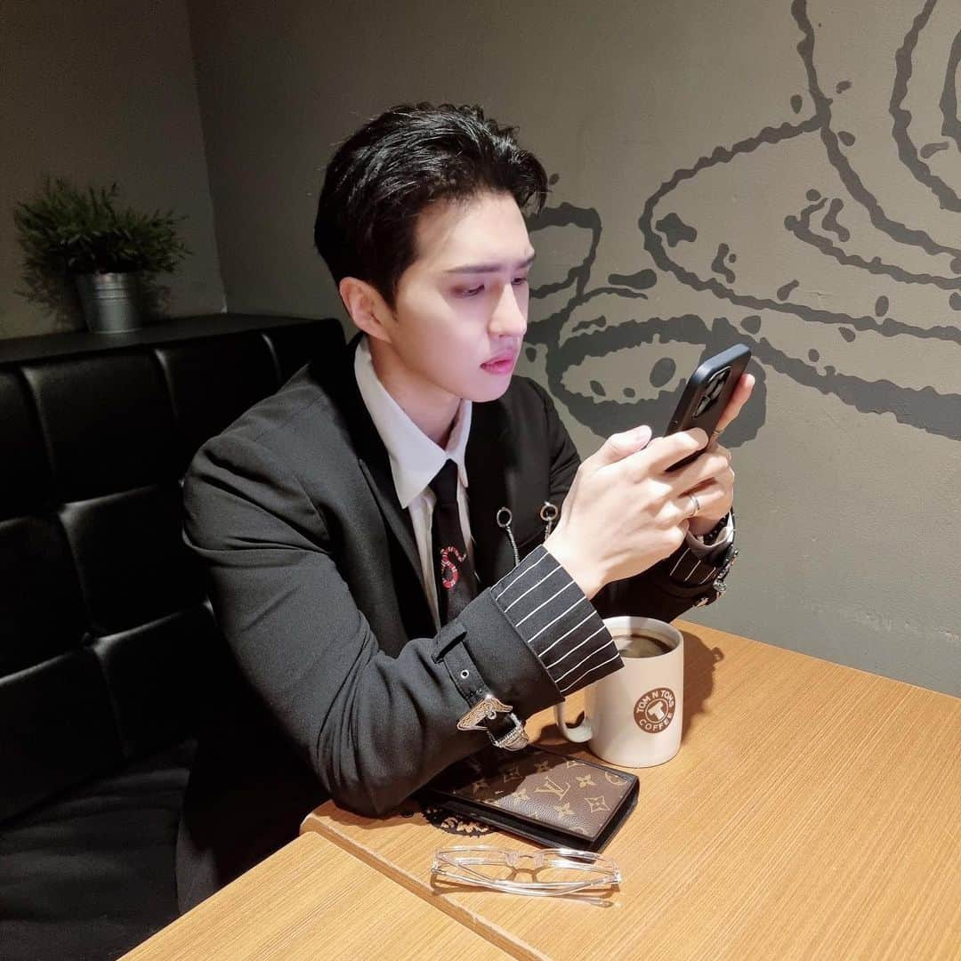 ケンのインスタグラム：「2023. 2. 18. Sat.  ☕️  #KEN #StarLight #Babys #VIXX #남친짤」