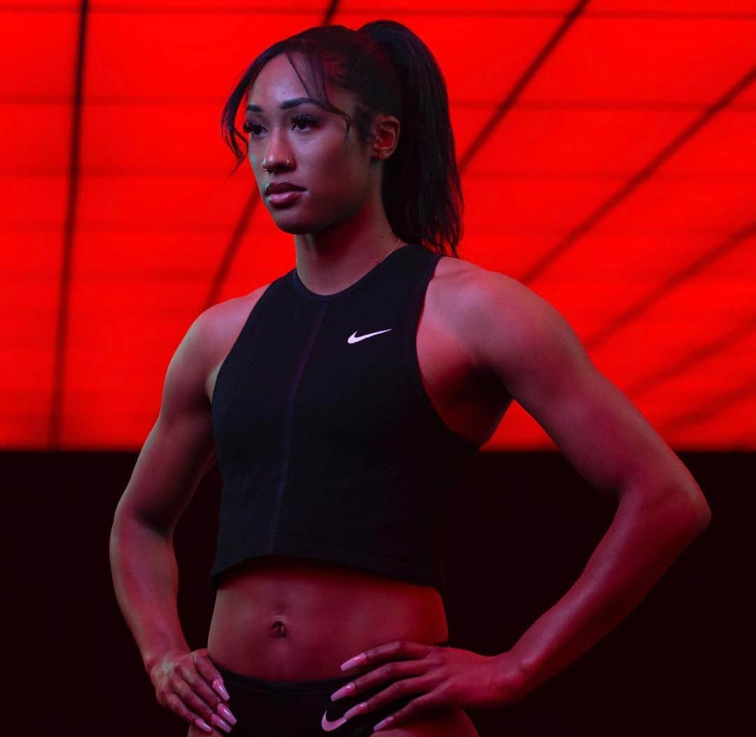 Leya BUCHANANのインスタグラム：「🖤  ⁣ ⁣  ⁣ ⁣ ⁣ #teamcanada #athleticscanada #explore #igdaily #igers #trackgirls #canada #athlete #melanin #model #explorepage⁣」