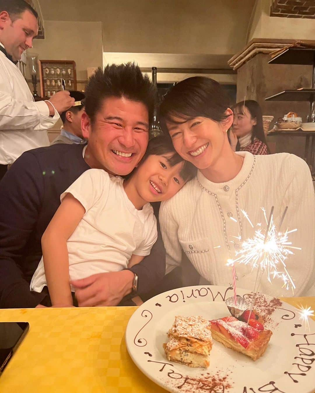 小堀ケネスさんのインスタグラム写真 - (小堀ケネスInstagram)「Happy 36th Birthday to my lovely wife!😊 Looking forward to many more!  鬼ママ36歳おめでとう！ これからも仲良くいようね。 いつもありがとう！😘  #notdrunk #鬼ママ#36歳#happybirthday #loveyou  @mariakamiyama」2月18日 4時20分 - kenkob0903