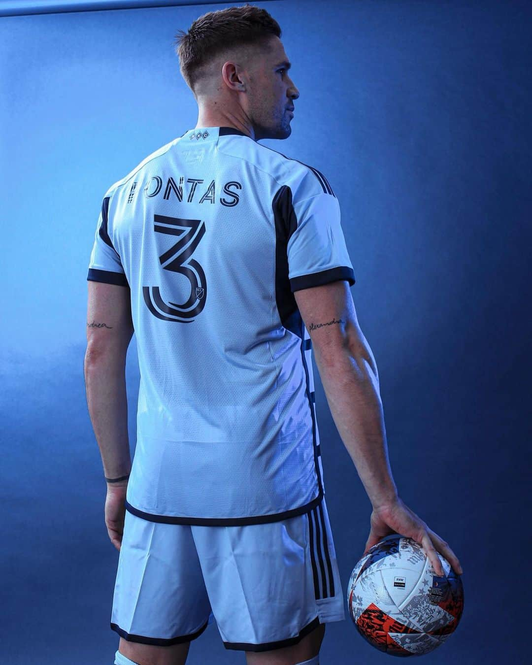 アンドレウ・フォンタスさんのインスタグラム写真 - (アンドレウ・フォンタスInstagram)「new kit, new season, new goals - I'M READY!  Can't wait to get started! Let's go @sportingkc」2月18日 4時56分 - afontas3