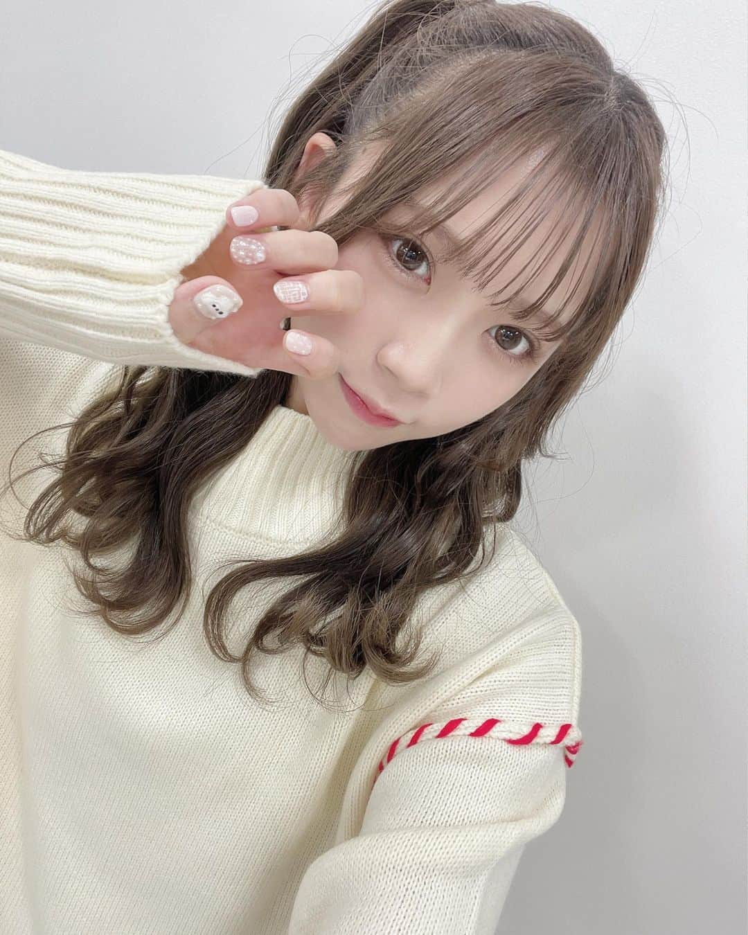 奈良未遥のインスタグラム：「🐩 ・ ・ ・ ・ ♥️  #ngt48 #アイドル#idol #アイドル衣装 #アイドルヘア#ハーフツイン #ヘアアレンジ #hair #hairarrange #ホワイト #White #チュールスカート #ニットコーデ #バレンタイン #Valentine#バレンタインコーデ  #dress #fashion #fashiongram #fashionphotography #japan #japanesegirl #japaneseculture #idol #japaneseidol #新潟 #niigata #ネイル#naildesign」