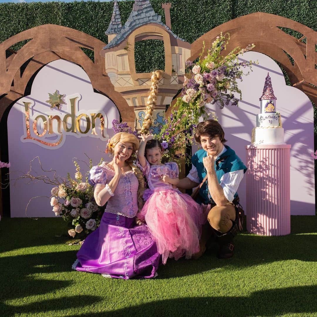 メリッサ・モリナロさんのインスタグラム写真 - (メリッサ・モリナロInstagram)「London’s 4th Birthday Party Loading...  Vendors-  Planning + Design: @stay.goldendesign  Bounce house + Ballpit: @whatsbouncing Cake: @cakestudiola  Backdrop: @papergardenxoxo  Rentals: @rentalavenue  Florals: @gg.fiore  Ballons: @skyballoonbar  Signage: @glamcelebration  Craft: @createandcelebratekids  Catering @maravillalatincuisine  Mini Pancake Cart: @lolisminipancakes  Drink Cart: @lolisminipancakes  Charcuterie: @grazemeaway_la  DJ: @a.c.thecoldest  Bartender: @martinigirls  Princess Rapunzel & Flynn @wishespartyentertainment」2月18日 10時13分 - melissamolinaro