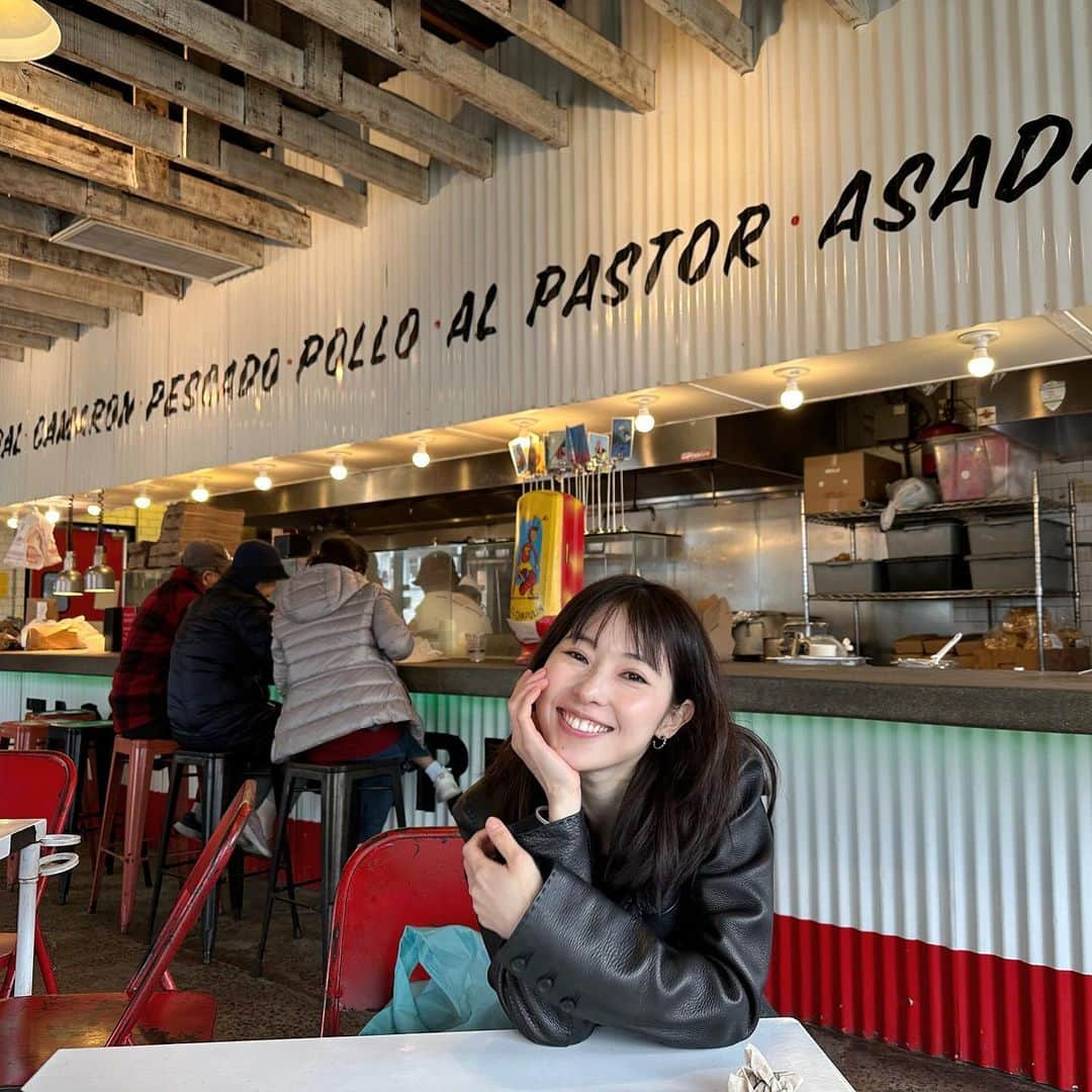 松本ゆいさんのインスタグラム写真 - (松本ゆいInstagram)「🤤🌮 #LA#losangeles#まつゆいの旅#trip#familytrip#encinitas#thetacostandencinitas#thetacostand#lunch#tacos」2月18日 10時32分 - yui_m106