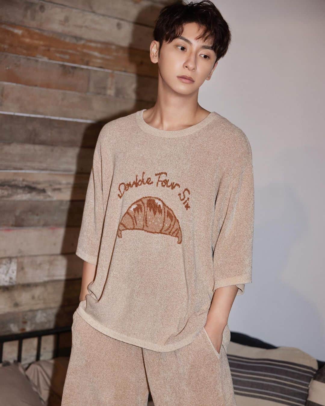 與真司郎のインスタグラム：「「446 - DOUBLE FOUR SIX - 23/SS 2nd Collection」  受注期間がスタートしました！  23/SS 2nd Collection受注期間は2月18日(土)11:00〜2月26日(日)23:59までです！ * * Preorder now！ Feb. 18th 11:00～Feb. 26th 23:59  @446_double_four_six   #446DOUBLEFOURSIX #DOUBLEFOURSIX #SHINJIROATAE #與真司郎」
