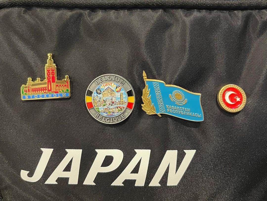 塩見綾乃さんのインスタグラム写真 - (塩見綾乃Instagram)「・ 🇰🇿10th Asian indoor athletics championships Astana 2023🇰🇿  2023.2.7〜13 3レース目は、本命となるアジア室内でのレースでした。タイムは満足のいく結果ではなかったですが、2レースの経験を活かすことができたので良かったです！久々のチームJAPAN楽しかったです🇯🇵また、帰ってこれるように頑張ります🔥  記念すべき10カ国目がアスタナでした🇰🇿👏 18時間のトランジットもいれたらイスタンブールで11カ国目🇹🇷 -20℃の世界☃️ ぶらぶら散歩とか気軽に行くもんじゃない ボランティアのみなさん優しすぎた 酸欠なって倒れてたら大会側からめっちゃ心配される(ストックホルムでも笑いつものことですすみません笑) すごいメンバーでTikTok撮ったのも思い出🤳 日本選手団みんないい人🫶 磁石よりバッジ派です📛  完！沢山の応援ありがとうございました🌻」2月18日 11時21分 - shioajiiii