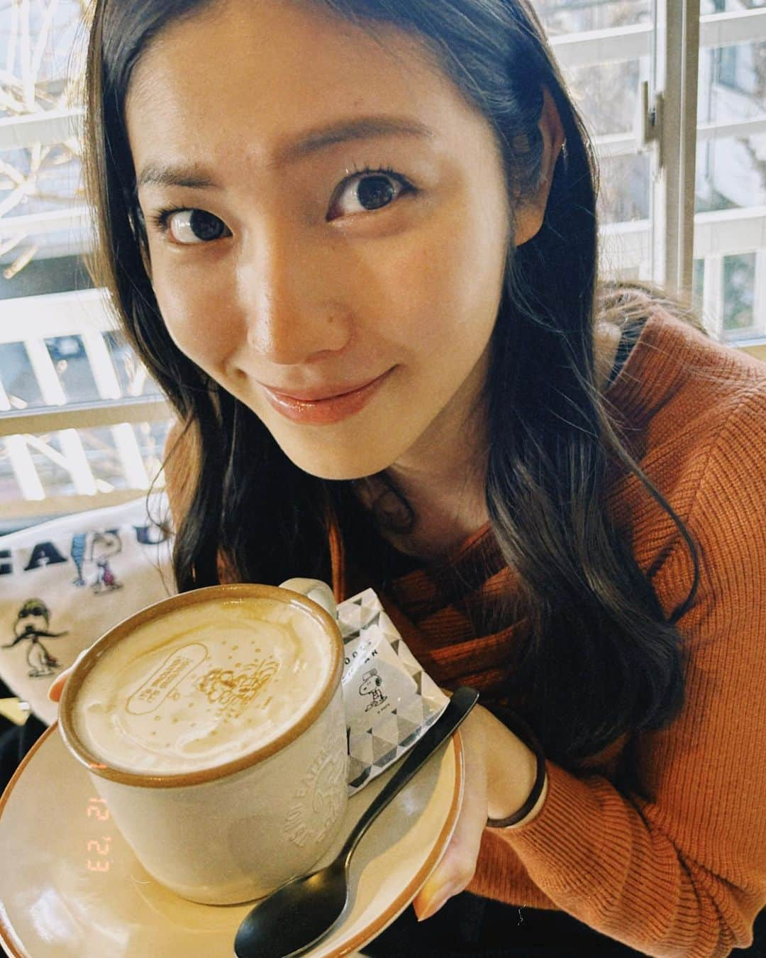 立石晴香のインスタグラム：「スヌーピーカフェ☕️ この週末は東京は少し暖かいようです🌸 みなさんも良い週末を☺️  #cafe #スヌーピーカフェ中目黒」