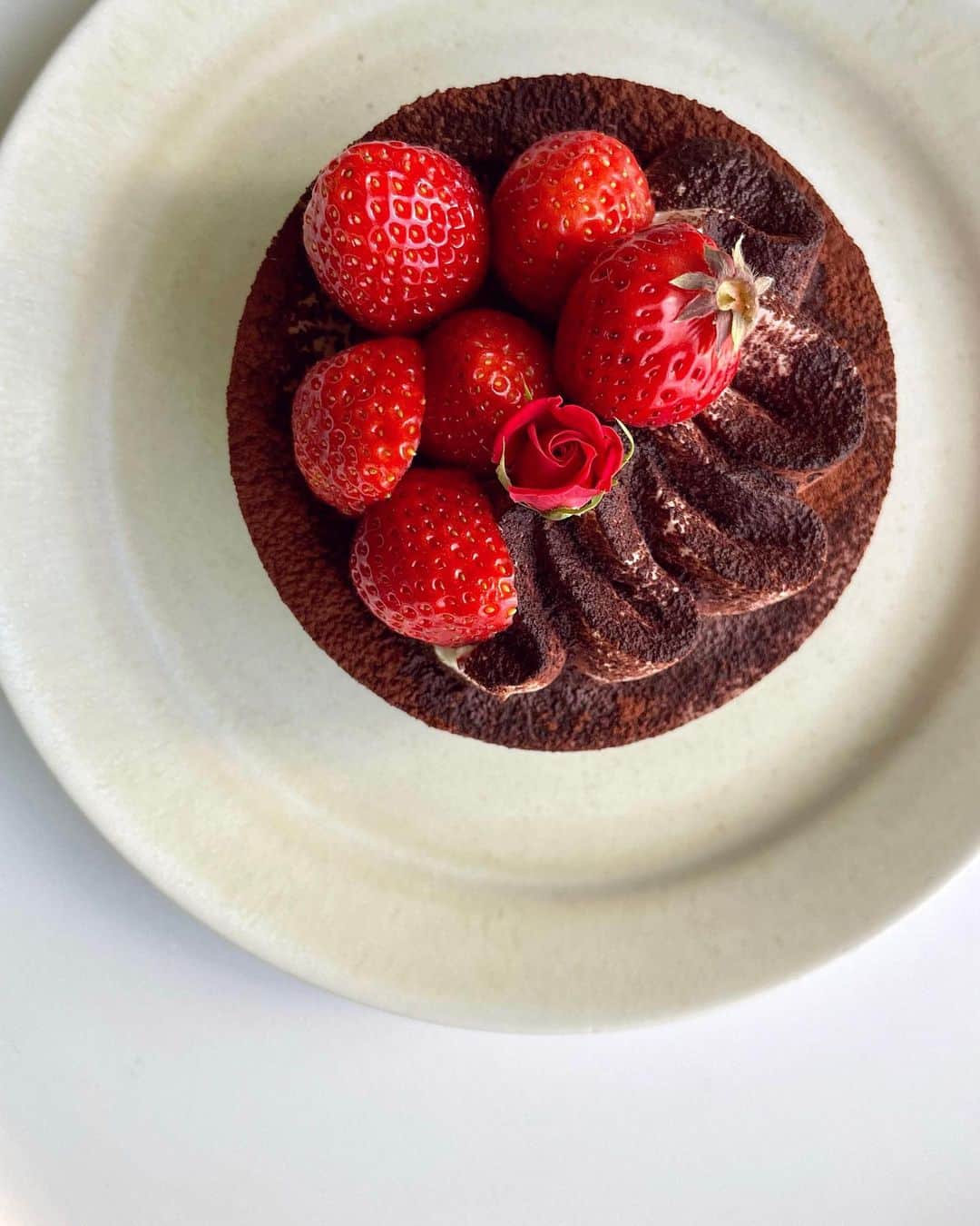 酒井結加のインスタグラム：「Gluten free cake♡  @nachura_atelier   身体にも優しくて 本当に美味しいケーキ♪  チーズケーキもオススメだよ♡」