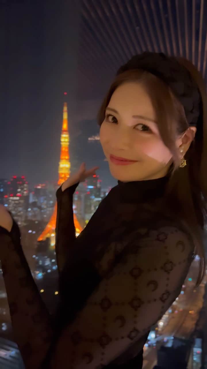 のインスタグラム：「きらきらtokyo🗼✨ また来たエディションっ @toranomonedition  #ノーマルカメラ #無加工 #エディション #虎ノ門エディション #edition #toranomon #toranomonedition #夜景 #東京タワー #夜カフェ #女子会 #港区女子 #港区グルメ #港区カフェ」