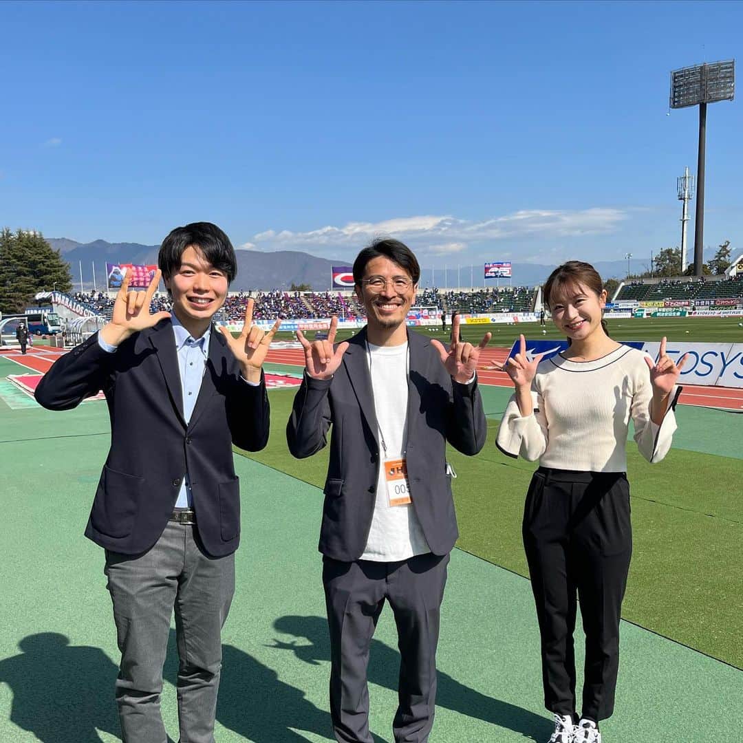 小椋祥平のインスタグラム：「. いよいよ2023シーズン開幕🎊 . 開幕戦は古巣対決⚽️ . 今年は楽しい解説を心掛けていきたいと思います😁 . #小椋祥平  #jリーグ  #j2リーグ  #2023シーズン  #開幕  #ヴァンフォーレ甲府  #モンテディオ山形  #深田幹規 アナ #岡本桃香 アナ #ybs  #dazn」