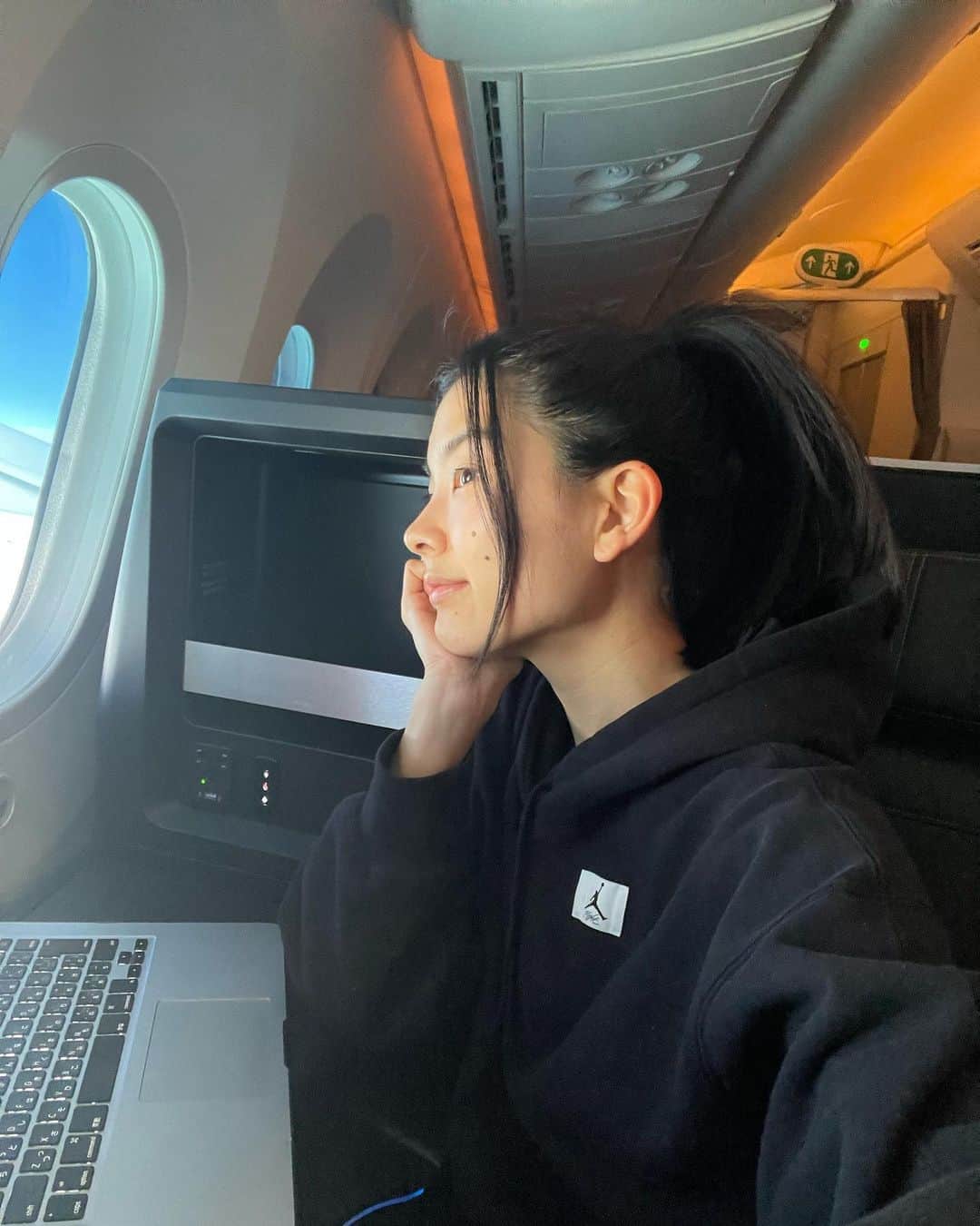 あゆみテレサのインスタグラム：「off the grid✈️ @zipair.tokyo_official」