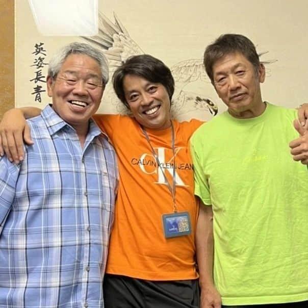 東心斎橋ほおずきのインスタグラム：「広島カープファン 野球ファンの皆様必見です❗⚾  【カープレジェンドトークショー第３弾】  ３月１１日土曜日 １５時〜 東心斎橋ほおずきにて 広島カープレジェンドの 【小早川毅彦】🆚【正田耕三】 トークショー開催します！！  広島出身の赤ヘルの若大将こと 小早川毅彦さん⚾ クリーンナップを担い 江川卓さんからのホームランで 【江川を現役引退に追い込んだ本塁打】は有名な話ですね⚾ 現役はNHKなどで野球解説、メジャー解説されてます⚾  そして２年連続首位打者 1試合６盗塁の日本記録 ５年連続ゴールデンクラブの他多数の賞をもつ 正田耕三さん⚾  楽しい会話の他 ご一緒に写真やサインも書いてもらえます(^o^)  会費は12000円になります！  先着順の受付となりますが ご興味ある方はご連絡お待ちしてます😀  そして今回も告知前に関わらず 多数の参加表明頂いてますので ご理解のほどよろしくお願い申し上げます(^o^)  １月３日は現役カープ捕手の石原選手にご来店頂きました！ 今年も期待してますよ(^o^  ※一枚目の写真は前回行われたトークショーの高橋慶彦さんと正田耕三さんになります。  #東心斎橋ほおずき#心斎橋グルメ#心斎橋#東心斎橋#カープ女子#トークショー#小早川毅彦#高橋慶彦#正田耕三#阪神#オリックス#広島カープ#カープ#野球#解説者#トークショー#プロ野球#タイガース#甲子園#野球ファン」