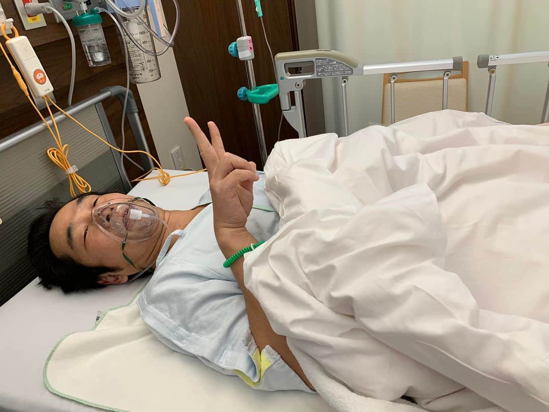 Akira Yamaokaのインスタグラム：「I completed my transplant surgery as a bone marrow donor.  The doctor spent 3 hours extracting 1200cc of my bone marrow fluid from several parts of my ilium bone, and now it’s going to be transferred to a waiting patient.  I am thankful for the fact that I’m healthy, I have my understanding family and colleagues, plus all the other conditions that allowed me to become a donor.   I also thank the bone marrow bank coordinator, my doctor, and many others that supported me through this process.  For the future of someone and their families, this is nothing.  https://en.m.wikipedia.org/wiki/Bone_Marrow_Donors_Worldwide」